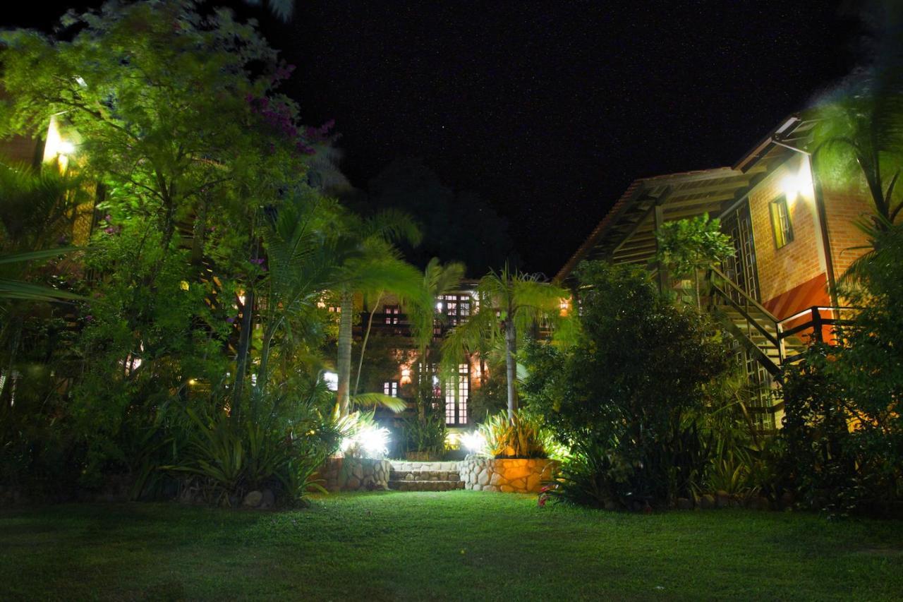 Pousada Alem Do Jardim Praia do Rosa Ngoại thất bức ảnh
